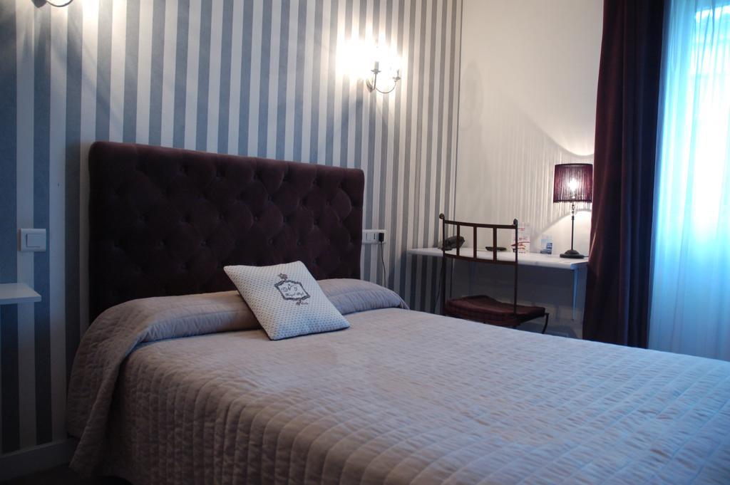 Hotel De L'Avenue Saintes Kamer foto