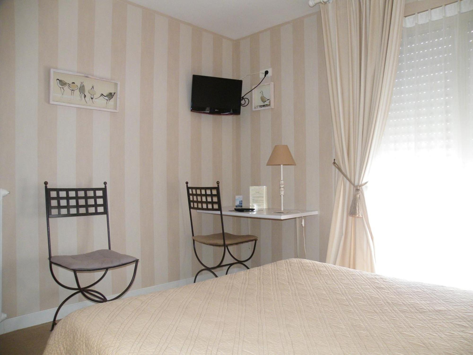Hotel De L'Avenue Saintes Buitenkant foto