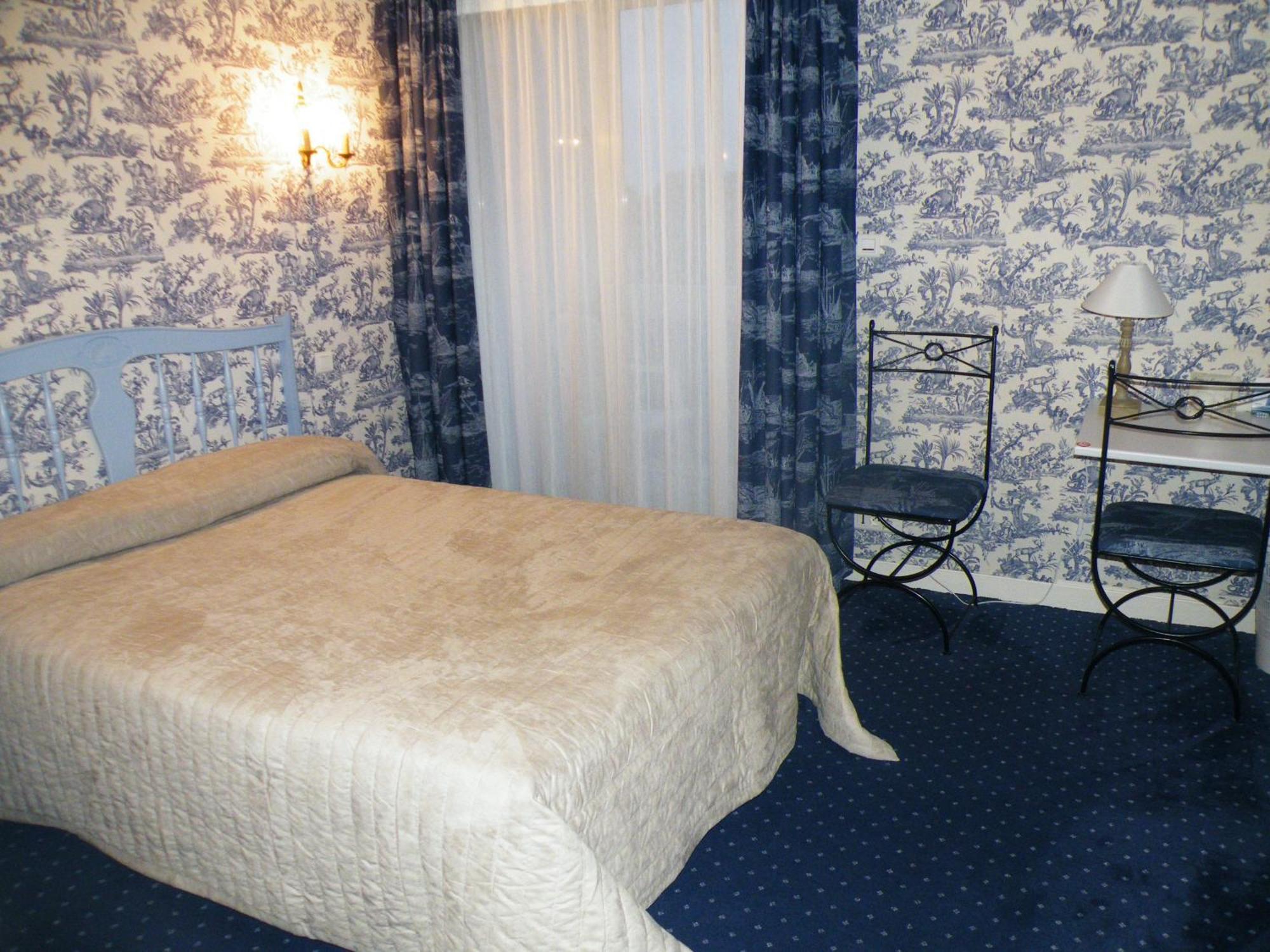 Hotel De L'Avenue Saintes Buitenkant foto