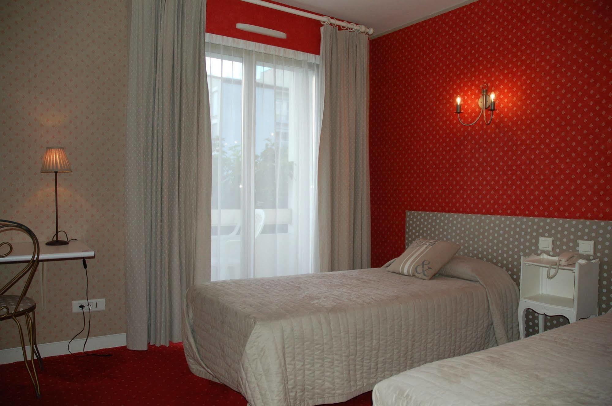 Hotel De L'Avenue Saintes Buitenkant foto