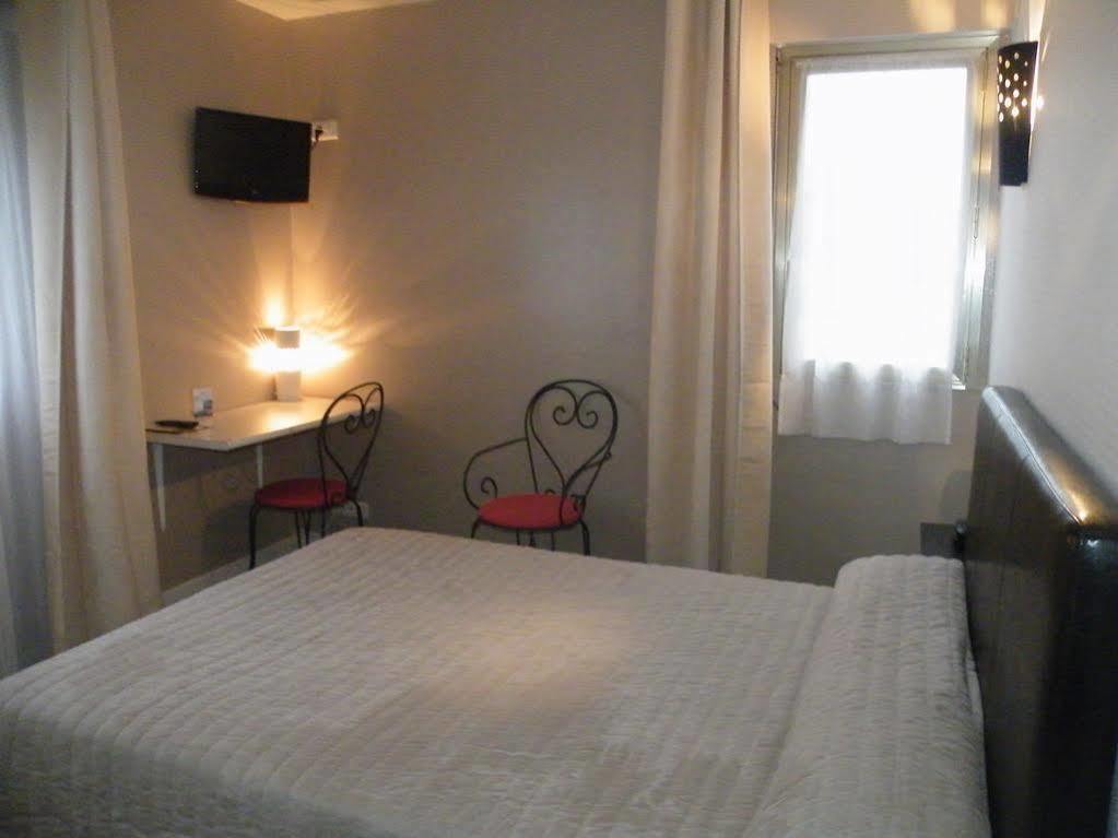 Hotel De L'Avenue Saintes Buitenkant foto