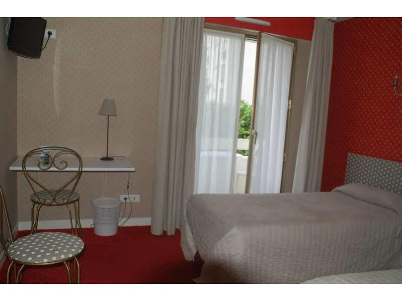 Hotel De L'Avenue Saintes Buitenkant foto